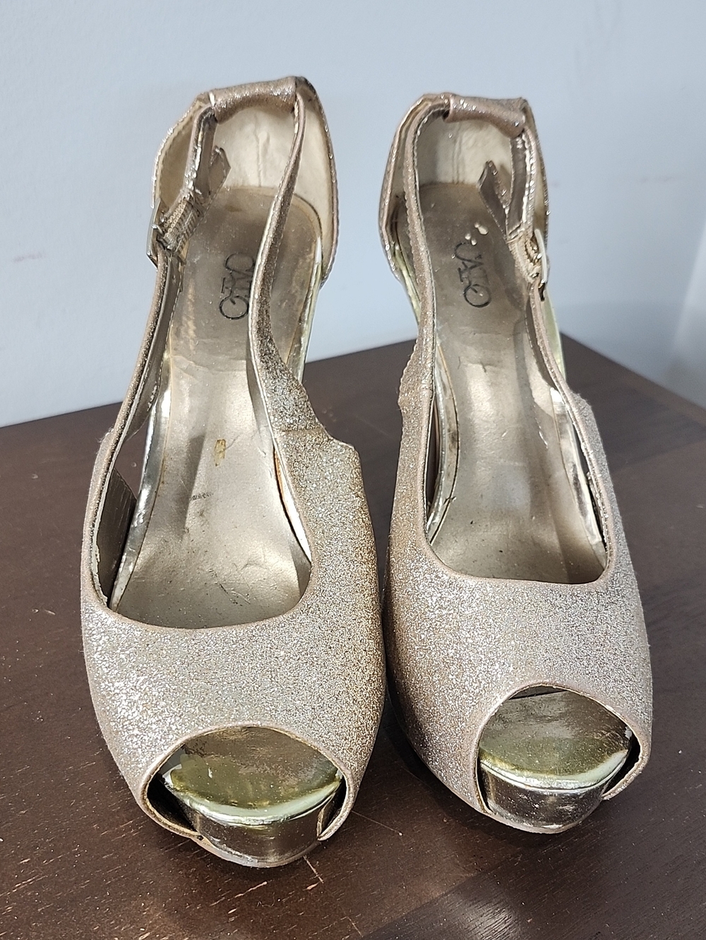 Women’s Glitter Peep-Toe Slingback Heels in Champagne